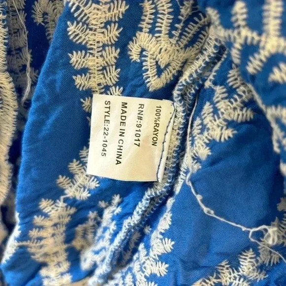 Solitaire Blue Embroidered Blouse Women's Large - Picture 4 of 8